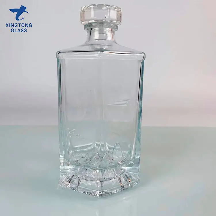 Özel 200Ml 375Ml 500Ml 750Ml 1000Ml şeffaf yuvarlak boş çakmaktaşı cam likör şarap viski votka Tequila mantarlı şişe kapak