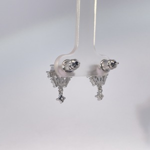 Boucles d'oreilles clous Tianyu Gems classiques, tendance et élégantes en forme de cœur rose en zircon cubique pour femmes, plaquées or sur la base en laiton - Product Image 4