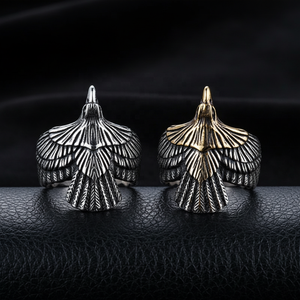 Anillo de águila de acero inoxidable 316L de dos tonos para hombre, en tono plata envejecida y oro, joyería gótica, punk, motociclista, audaz y oscura. - Product Image 1