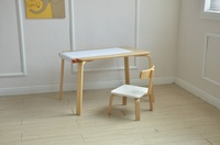 Europe Table à manger en bois massif Ensemble de chaises pour enfants Style design moderne pour chambre à coucher et école Application Lecture Apprentissage