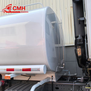 Camion-citerne à eau 10 CBM Sinotruk Howo 6x4 à gauche et à droite - Product Image 5