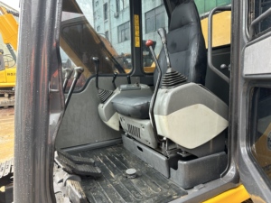Excavatrice hydraulique d'occasion Komatsu PC60-7, 6 tonnes, certifiée CE, prix avantageux à vendre - Product Image 4