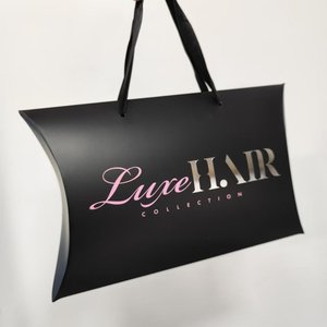 Sac cadeau rose avec impression feuille d'argent, poignée en satin noir, logo personnalisé, emballage de luxe pour perruques, boîtes en papier type sac à main - Product Image 2