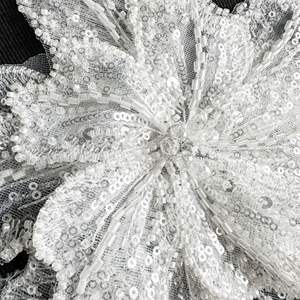 ศิลปะการปะติดดอกไม้ขนาดใหญ่3ชั้นลูกปัดสีขาวแฟชั่นชั้นนำใหม่สำหรับเครื่องประดับชุดเดรส - Product Image 4