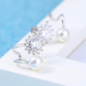 Nuovi Orecchini a Clip con Perle Imitate a Forma di Girasole, Stile Celebrità, Orecchini a Perno con Zirconi per Donne - Product Image 1