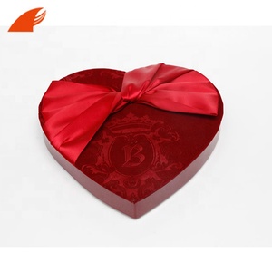 Hộp Đóng Gói Sô Cô La Hình Trái Tim Da Lộn Tùy Chỉnh Hộp Đóng Gói Kẹo Bọc Vải Cứng - Product Image 4