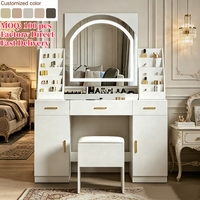 Coiffeuse blanche avec miroir LED cintrée, grands tiroirs de rangement, armoires, étagères à maquillage, poignées dorées et tabouret pour chambre à coucher