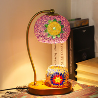 Lampe chauffe-cire et diffuseur d'arômes bohème au design marocain avec verre coloré et base en bois pour la décoration intérieure et la chambre