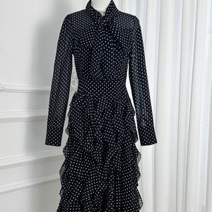 เดรสแฟชั่นผู้หญิง คอผ้าพันคอ แต่งระบายชายกระโปรงลายจุด ทรงหางปลา - Product Image 4
