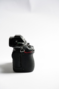 กล้อง Nikon Z5 24.3MP 4K มือสอง กล้องดิจิตอลสำหรับผู้เริ่มต้น พร้อมระบบกันสั่นภาพ - Product Image 2