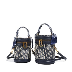 Sac seau pour femme modèle 2025 en PU. Sac à main élégant et luxueux. Fabriqué en matériau PU. - Product Image 1