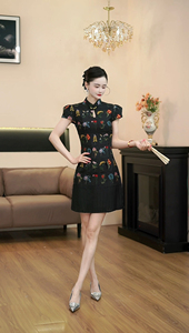 9508 [Glamour Elegant] Nuevo Vestido de Verano Estilo Chino, Tejido, Negro, Bordado Floral, Corte A, Cintura Alta, Cuello Mandarín - Product Image 2