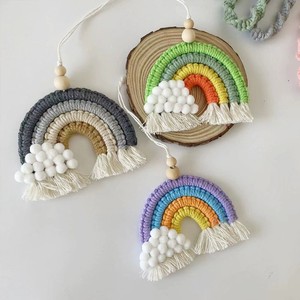 Decorazione da parete per cameretta, arcobaleno in macramè multicolore fatto a mano. - Product Image 1
