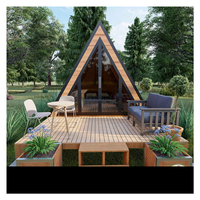 Maison préfabriquée moderne en forme de A avec un lit, une salle de bain, une cuisine, maison de villégiature triangulaire avec jardin pour hôtel
