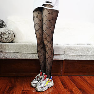 여성용 맞춤 제작 전체 레터링 블랙 화이트 로고 섹시 팬티스타킹 더블 레터 피쉬넷 스타킹 - Product Image 2