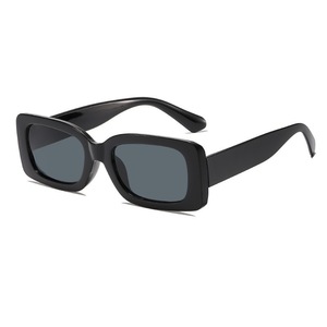 Gafas de Sol Unisex Europeas Americanas con Marco Pequeño, Marco de PC Negro, Protección UV380 Clase 2, Estilo Retro de Moda - Product Image 5
