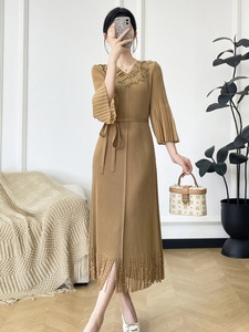 เดรสยาวทรงพลีท แขนระบาย แต่งลูกไม้ ปิดไหล่ รุ่นใหม่มาแรงประจำฤดูร้อนปี 2026 สไตล์มิยาเกะ สำหรับผู้หญิงไซส์พลัส สวมใส่สบายๆ ทรงหลวม - Product Image 6