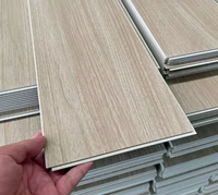 Haushalts- und Gewerbe-SPC-Bodenbelag 100% Neumaterial UV-Beschichtet Feuerhemmend Starrer Kern Klick-Vinylboden