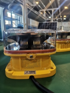 Baliza de Aviación Industrial L-864 Roja Intermitente, Intensidad Media, Tipo B, LED, IP65, 2000cd, para Torres de Transmisión, Parques Eólicos, Rascacielos, ICAO - Product Image 5
