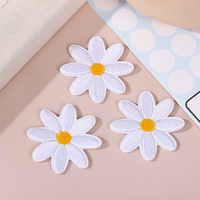Patch brodé en forme de marguerite mignonne, autocollant en tissu polyester à dos adhésif, pour réparation de vêtements DIY, chaussures, chapeaux, sacs
