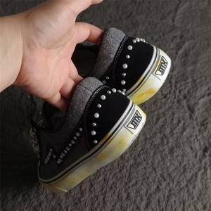 Baskets de skate SATOSHI de haute qualité, style vieilli, à clous perlés, basses, pour le streetwear, vente en gros et livraison directe pour revendeurs américains - Product Image 3