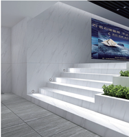 Carreaux modernes de 20mm d'épaisseur en marbre blanc Calacatta pour l'extérieur Carreaux de contremarche en porcelaine d'escalier mate antidérapante pour marches Prix compétitif