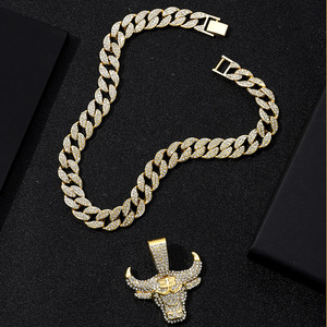 Promotion Collier Pendentif Championnat Classique Tendance en Alliage avec Diamants, Chaîne Cubaine, Bijoux, Cadeau - Product Image 3