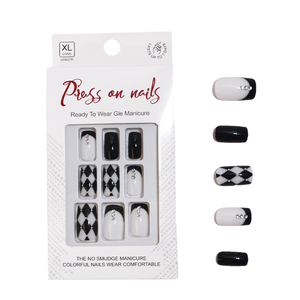 เล็บปลอมสีขาวและสีดำดีไซน์หรูหราแบบกดบนเล็บขนาดกลางพร้อมเสน่ห์แบบวินเทจ - Product Image 6