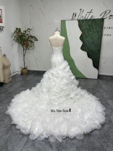 क्लासिक मत्स्यांगना फर्श-लंबाई फीता-अप बैक पुष्प विवाह पोशाक - Product Image 6