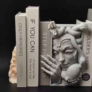 Statua di Medusa - Una statua di mostro femminile in stile gotico con testa simile a quella di Medusa, adatta per librerie e decorazioni per ufficio. - Product Image 1