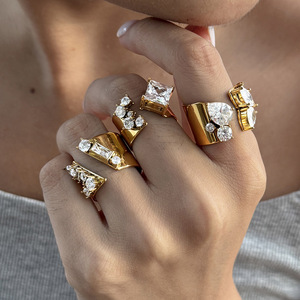 Anello con Zirconi Baguette e Pietra a Goccia per Donne, Bracciale Aperto Dorato, Tre Paia di Gioielli Scintillanti ed Eleganti, Regalo per Uso Quotidiano - Product Image 1