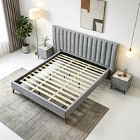 Lit plateforme moderne de luxe rembourré avec tête de lit capitonnée à cannelures verticales, sommier à lattes en bois, tailles Queen et King, en tissu