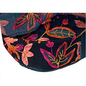 Tissu en laine brodé à la main à motifs floraux bleu sarcelle, avec décoration élégante, 80x200cm - Product Image 1