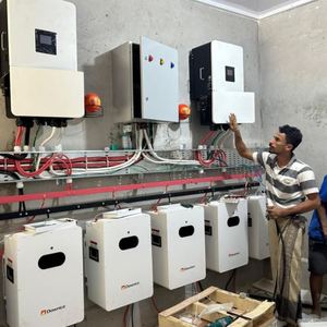แบตเตอรี่กักเก็บพลังงานแสงอาทิตย์ Dawnice 48V 5Kwh 10Kwh 15kwh 16kwh 100ah 200Ah แบบติดผนัง - Product Image 4