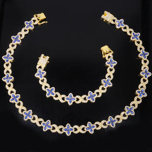 Collana a Catena Cubana alla Moda con Diamanti Incastonati, Design a Forma di 8 e Quadrifoglio, Vendita Calda su Amazon - Product Image 1