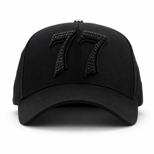 Maßgefertigte 77 Glückszahl Strass-Applikation Baseballkappe Schwarz Tone-on-Tone Nieten-Patch Mütze OEM - Product Image 3