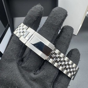 Montre de plongée automatique mécanique ETA pour homme, acier inoxydable, cadran rouge, lunette rouge, verre saphir, bracelet 20 mm, 200 m, sport - Product Image 4