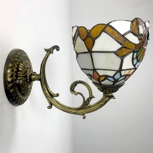 Lámpara de Pared LongHuiJing de 6 Pulgadas, Vidrio Teñido Multicolor, Hecha a Mano, LED, Estilo Mid-Century, Aleación de Zinc, Bombilla E27, 2700K, Luz Cálida Suave para Sala de Estar - Product Image 5
