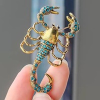 Nouvelle broche de costume pour homme et femme, bijou créatif en alliage et strass, forme de broche scorpion, personnalité audacieuse et originale