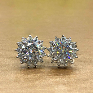 Orecchini a Perno con Fiocco di Neve Floreale e Micro Pavé di Zirconi per Donne, Gioielli Eleganti e alla Moda - Product Image 3