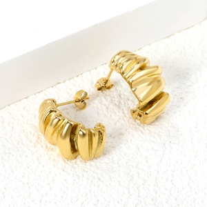 Pendientes de Acero Inoxidable con Diseño Geométrico Irregular y Efecto Arrugado, Chapados en Oro de 18K, Estilo Único y Moderno, para Mujer - Product Image 3