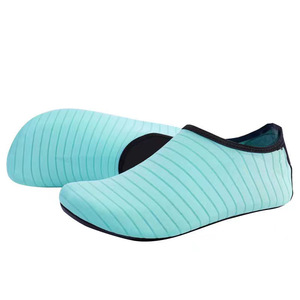 Chaussures de plage pour hommes et femmes à bas prix chaussures antidérapantes à semelle souple de printemps et d'été chaussures de natation en spandex/pieds nus vente en gros - Product Image 2