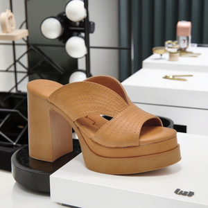 Vente en gros de chaussures à talons hauts pour femmes, sandales à plateforme, design pour pieds larges, pantoufles à talons pour femmes, confortables pour l'été - Product Image 5