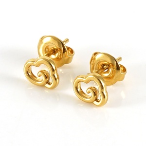 Lot de boucles d'oreilles clous en acier inoxydable plaqué or 18 carats de Dubaï pour femmes, vente en gros, motifs mignons (poisson, fleurs, avion, géométriques) et créoles classiques - Product Image 3