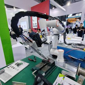 Cobot 6 axes à programmation facile fourni par l'usine HWINT pour la palettisation de boîtes, le transfert d'emballages et la manutention en entrepôt - Product Image 1