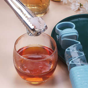 Moule à glaçons en plastique de qualité alimentaire, réutilisable, portable, écologique, avec logo personnalisé, pour la maison, en forme de V, grands moules à glaçons - Product Image 3