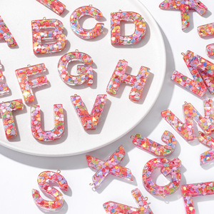 Pendentif Alphabet en Résine Lettres Anglaises DIY Accessoire de Décoration pour Sac et Porte-clés Pièces de Bijoux Artisanaux en Résine Époxy Colorée - Product Image 4