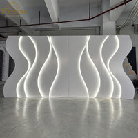 Panneau de fond ondulé 3D en forme de S, design sculptural incurvé avec éclairage LED pour la décoration de scène de mariage, banquet, événement, logo personnalisé