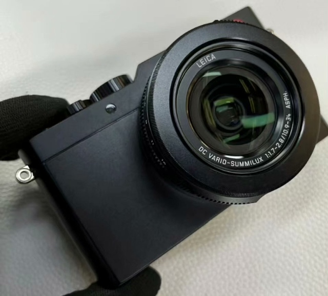 Used Leica D-LUX109 12.8 MP CMOS Sensor Mirrorless Camera 24-75mm Lens 4K Video Stabilized 2"-3" Lithium Battery SD Card