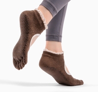 Vente en gros de chaussettes de yoga à cinq orteils pour femmes, chaussettes de ballet à cheville séparées pour le fitness en salle